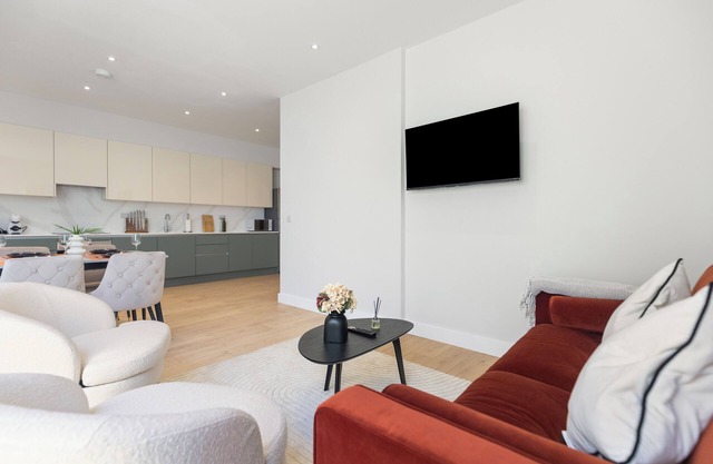 Luxury 3 bedroom Haven Close To Tube Station