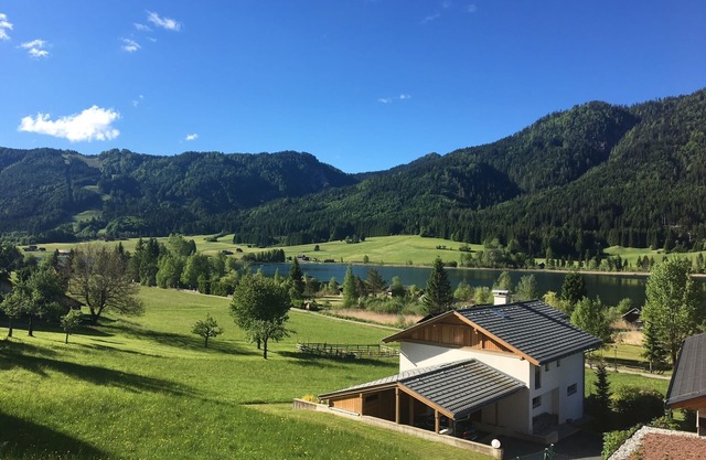 Luxury 3 room-Whg. directly on the Weissensee