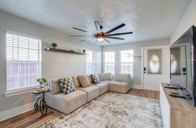 Luxury 3Bd/2Ba 8 Min from Downtown!