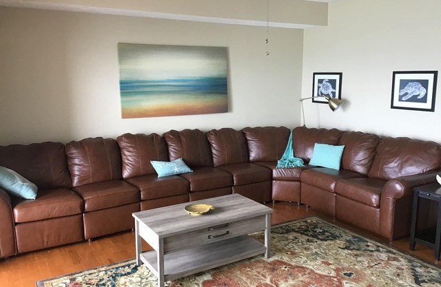 LUXURY 3BR/2BA LAKEFRONT CONDO Private beach-indoor pool-perfect for families!