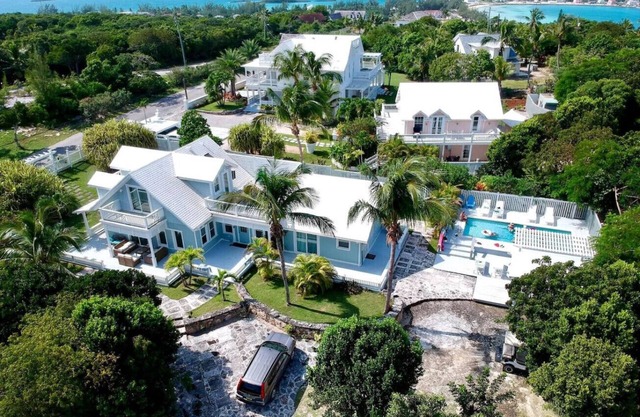 Luxury 3BR 3.5BA Home w/Private Pool & Generator
