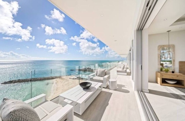 Luxury 4-bedroom Oceanfront Oasis