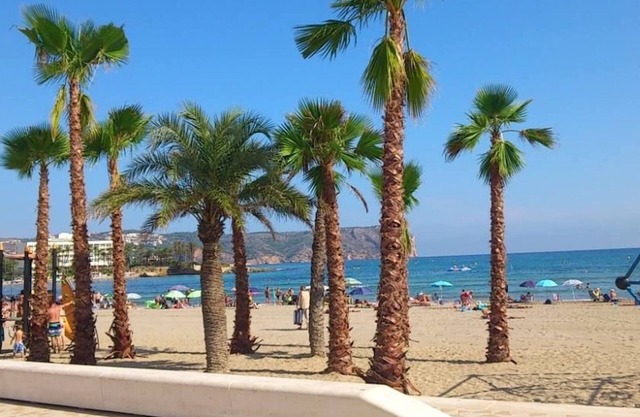 Luxury 4 Bedroom Villa with Large Private Pool, Wi-Fi/UK TV/BBQ/Parking/