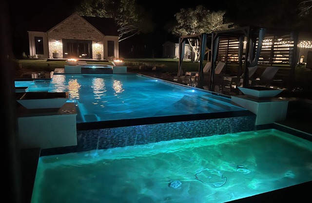 Luxury 4 BR Stay on stunning farm near Round Top