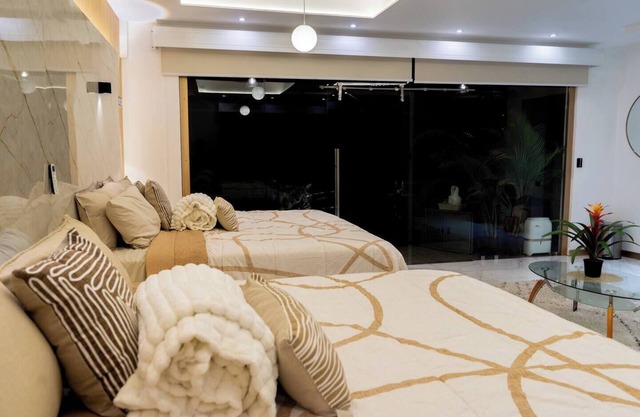Luxury 4 people suite near La Fortuna with Jacuzzi