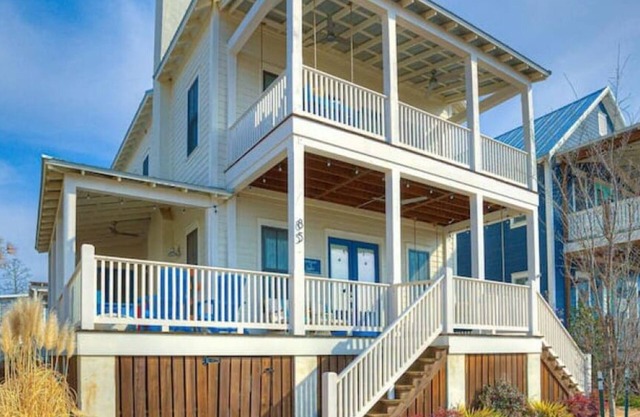 Luxury 4B/2.5B Lake Retreat