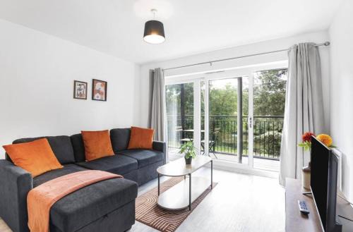 Luxury 5 bed Apt Maidstone, sleeps 6 with Free Parking