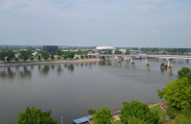 Luxury 5 star condo on the river! Walking distance to everything downtown!