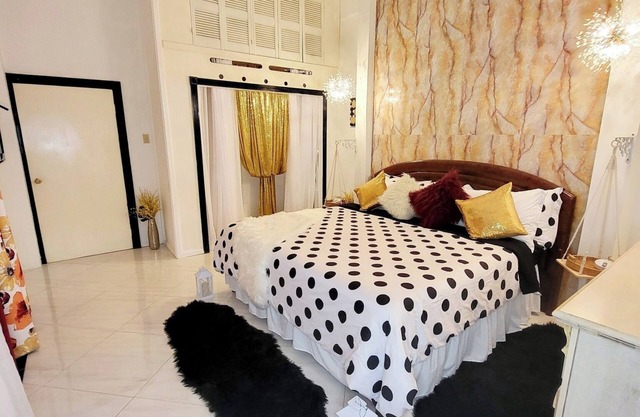 Luxury 6BR Central In Halfway Tree @Kingston Manor
