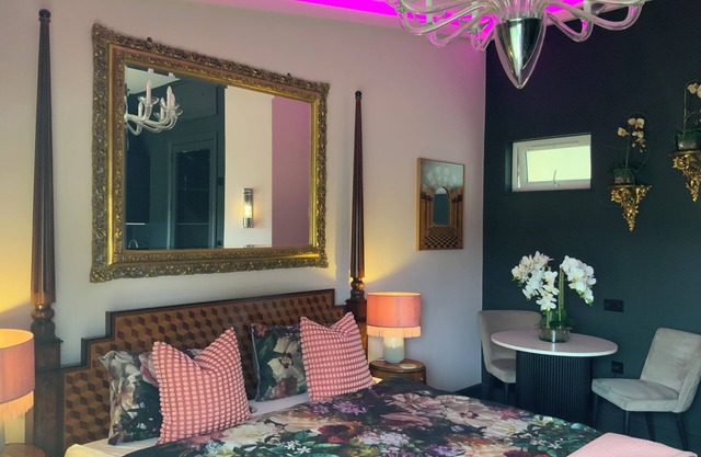 Luxury Alexandra Palace Private Guest Suite
