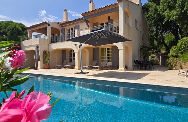 Luxury and comfortable villa with panoramic sea view, 220m2, pool, south facing