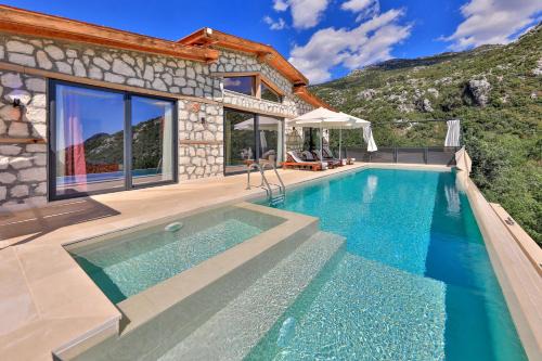 Luxury and Cosy villas
