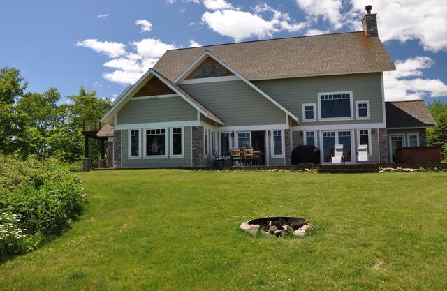 Luxury And Privacy On 10 Acres/3800 Sq Ft Chateau Overlooking Lake Superior