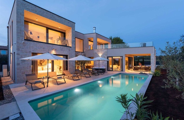Luxury and stylish 4 BD villa for up to 7 guests with heated pool and jacuzzi