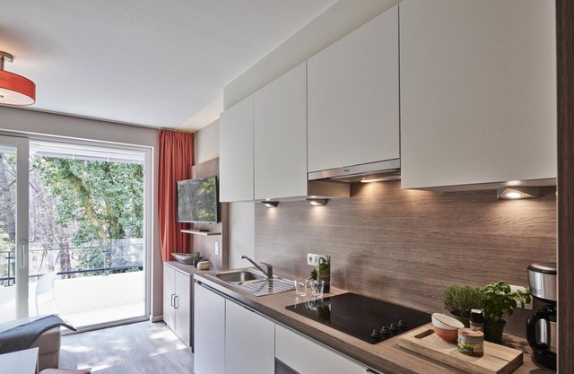 Luxury apartment in green environment (4 p.)