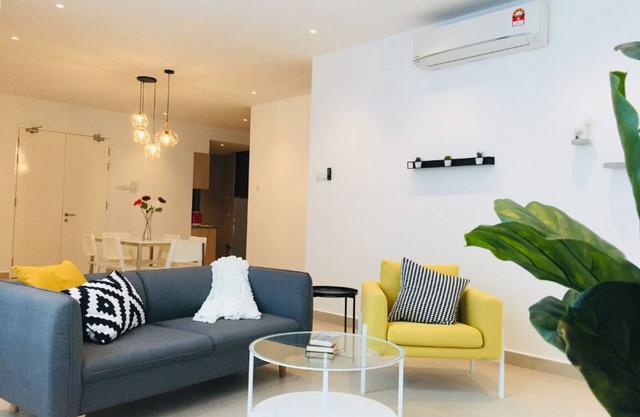 Luxury Apartment| Privatelift, 100mLRT, Midvalley