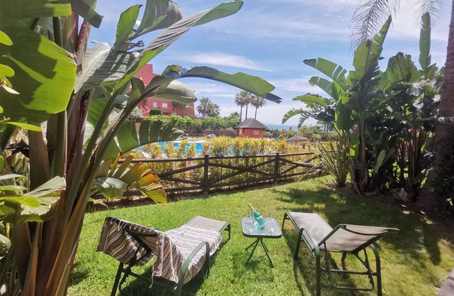 LUXURY APARTMENT DIRECTLY ON THE SEA WITH TERRACE AND POOL