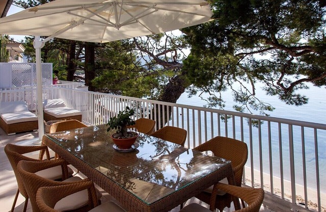 Luxury apartment in front of the sea with beautiful views