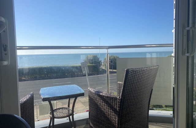 Luxury apartment located adjacent to Bexhill Seafront Promanade