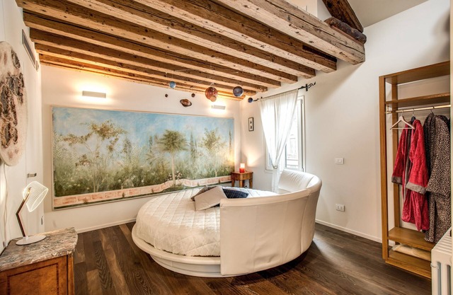 Luxury apartment overlooking Biennale Gardens