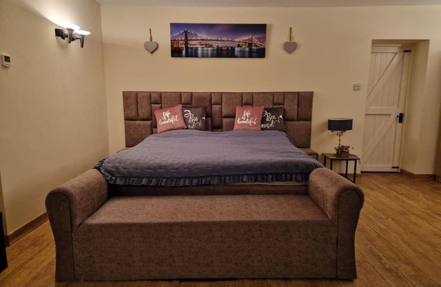 Luxury Apartment Rural Retreat, Chauffeur Service