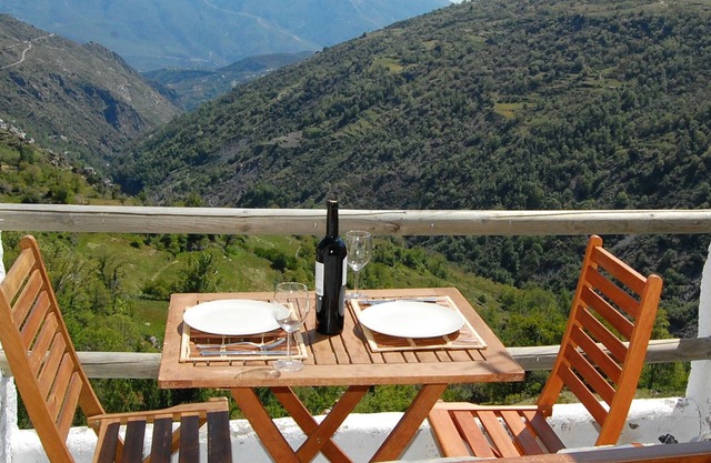 Luxury apartment with stunning vistas!!