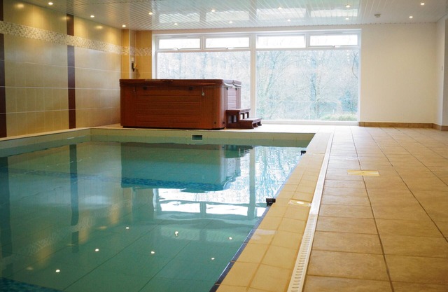 Luxury Apartment with Private Pool and Hot Tub