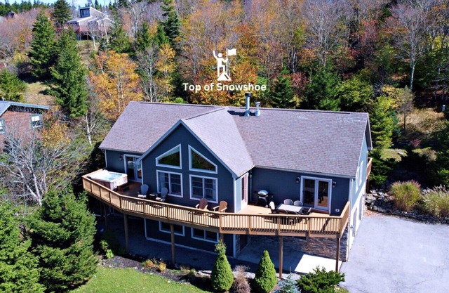 Luxury at Snowshoe | Jacuzzi Mountain Views + Arcade