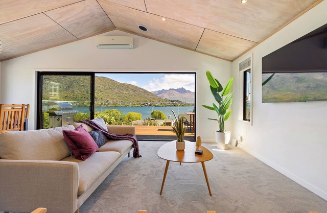 Luxury Away - The Lakeside - AC-Free Parking-BBQ