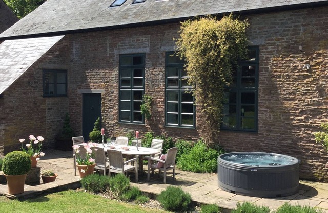 Luxury Barn Conversion sleeps 11 in idyllic Herefordshire countryside