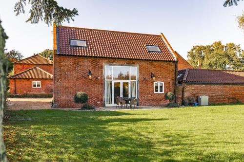 Luxury barn Retreat - sleeps 2-4, quiet location with parking