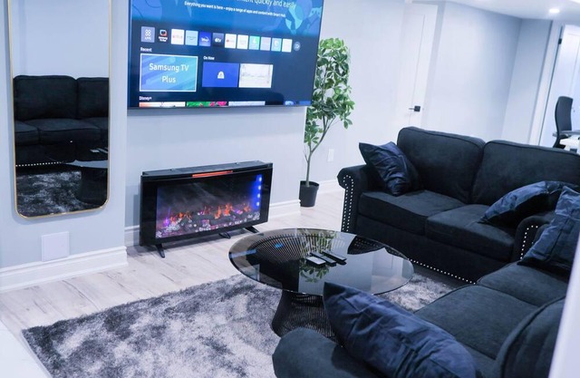 LUXURY BASEMENT APARTMENT IN BRAMPTON
