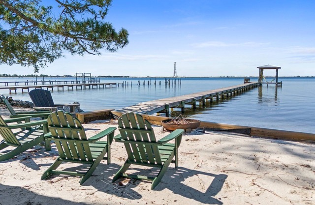 Luxury Bayfront Getaway | Private Pool, Pet Friendly, Boat Access | Sleeps 13