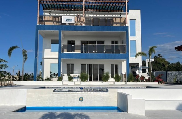 Luxury BeachFront Villa with Private pool and Ocean View!