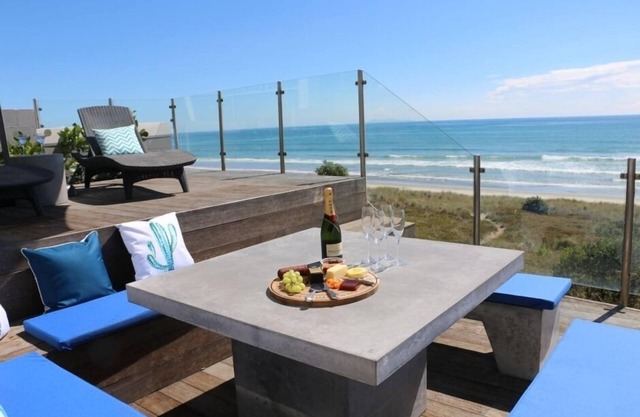 Luxury Beachfront with 180 degree views