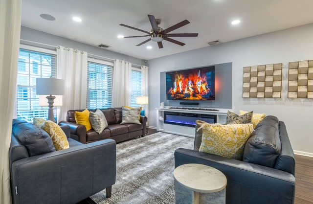 Luxury Beachside Vacation Getawayn-OceanView, King beds, Steps to beach, Casino