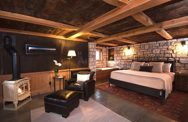 Luxury Bed & Bath Suite Available Nightly