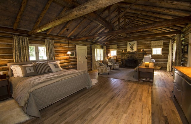 Luxury Cabin, Glamping Barn & Tipi, 1/3 mi creek, trout pond & swimming hole