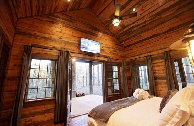 Luxury Cabin in Broken Bow 5 minutes to the Lake!