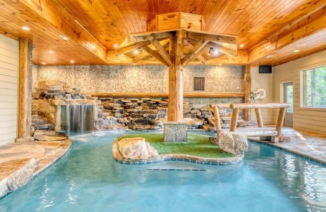 Luxury Cabin/Indoor Pool w/waterfall/Sleeps 24
