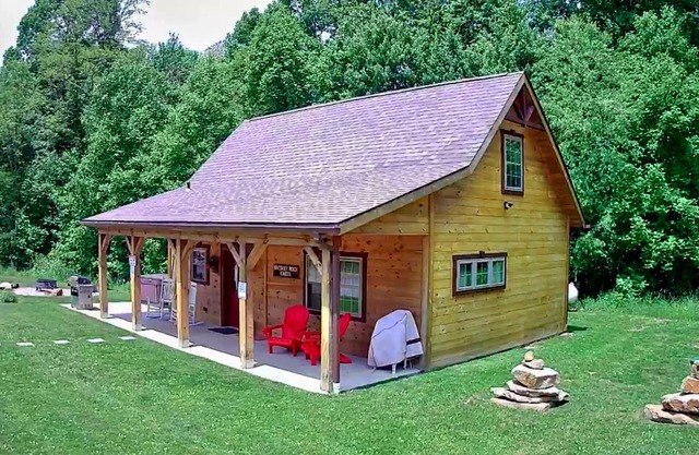 Luxury Cabin with Hot Tub Spa adjacent to 16,000 Acres of Gamelands