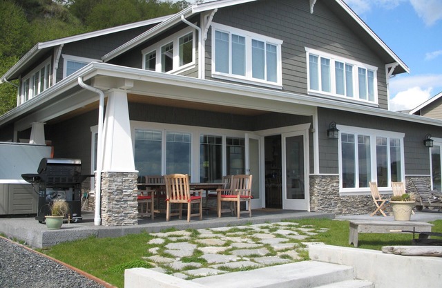 Luxury Cape Cod on Tranquil, Tidal, Sandy Beach, Beds up to 12, Close to Seattle