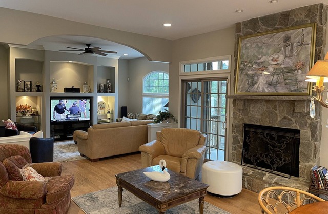 Luxury Carriage House 4bd walking distance to downtown Rehoboth in Canal Corkran