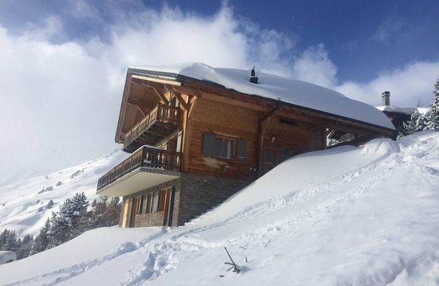 Luxury family chalet with 5 bedrooms in Les Crosets - ski in/ski out