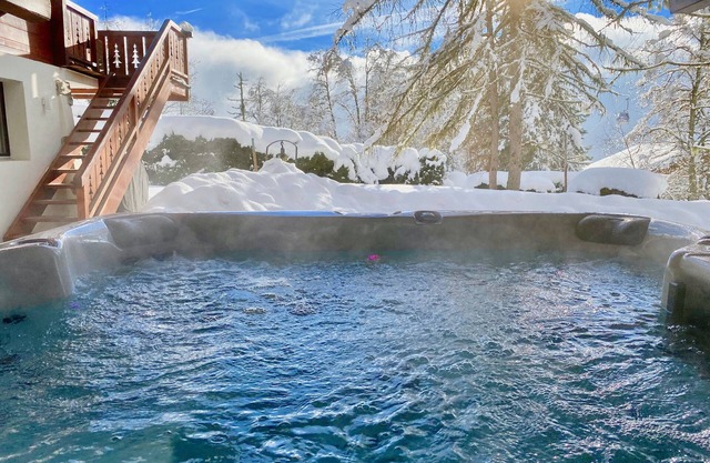 LUXURY CHALET + HOT TUB + GARDEN - CENTRAL VILLARS