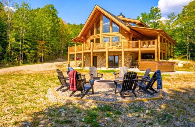 Luxury Chalet w/Hot Tub & Mountain Views