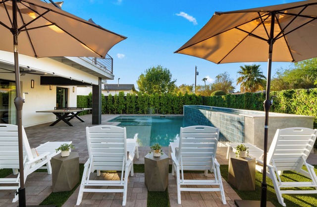 Luxury + Comfort in Old Town+Free Heated Pool & Spa