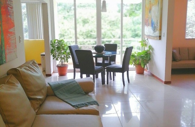 Luxury Condo 5 mins walk to the Beach!
