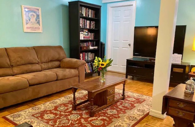 Luxury Condo Apt. for 4: Persons: w/ Pvt. Entrance