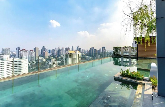 Luxury condo, Rooftop Pool, EMQUARTIER bts, Free Airport pick up